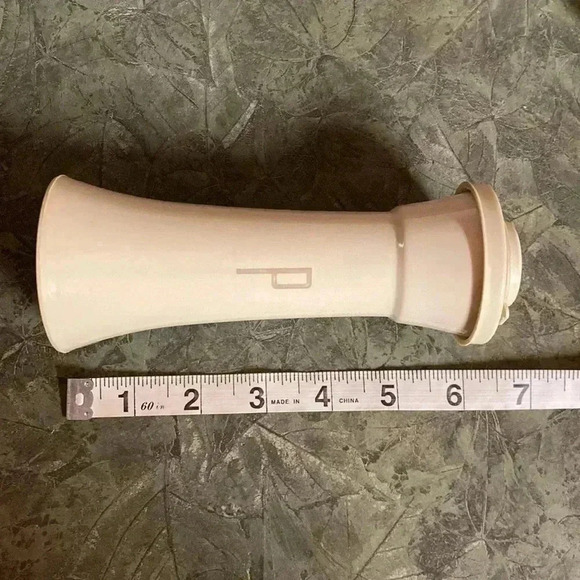 Vintage Tupperware Pepper Shaker - Picture 7 of 8